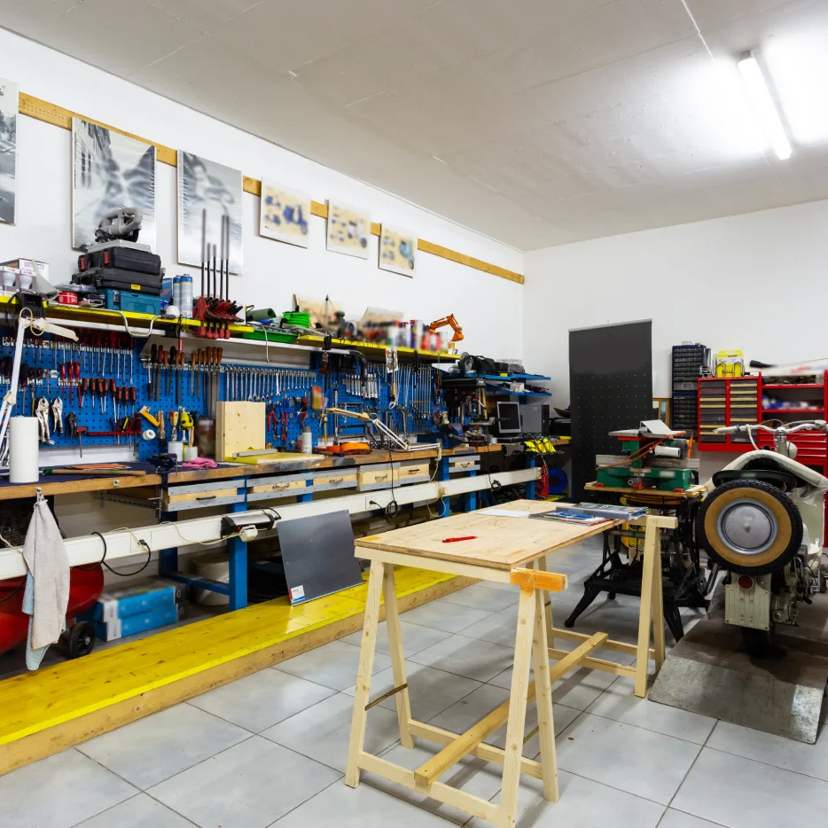 Equipment Maintenance Bench Tops