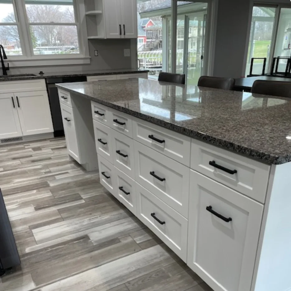 Kitchen Islands and Breakfast Bars