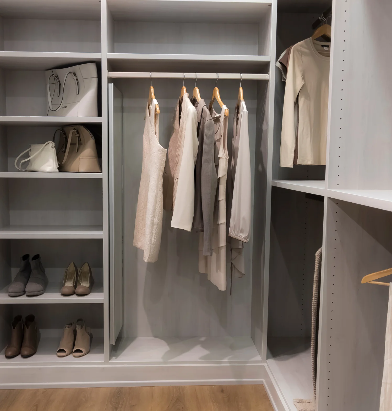 Custom Closet Materials for Dressing Island Tops